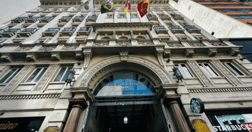 Fachada da Galeria Chaves em Porto Alegre, referência histórica para quem busca loja em Porto Alegre no centro da cidade.