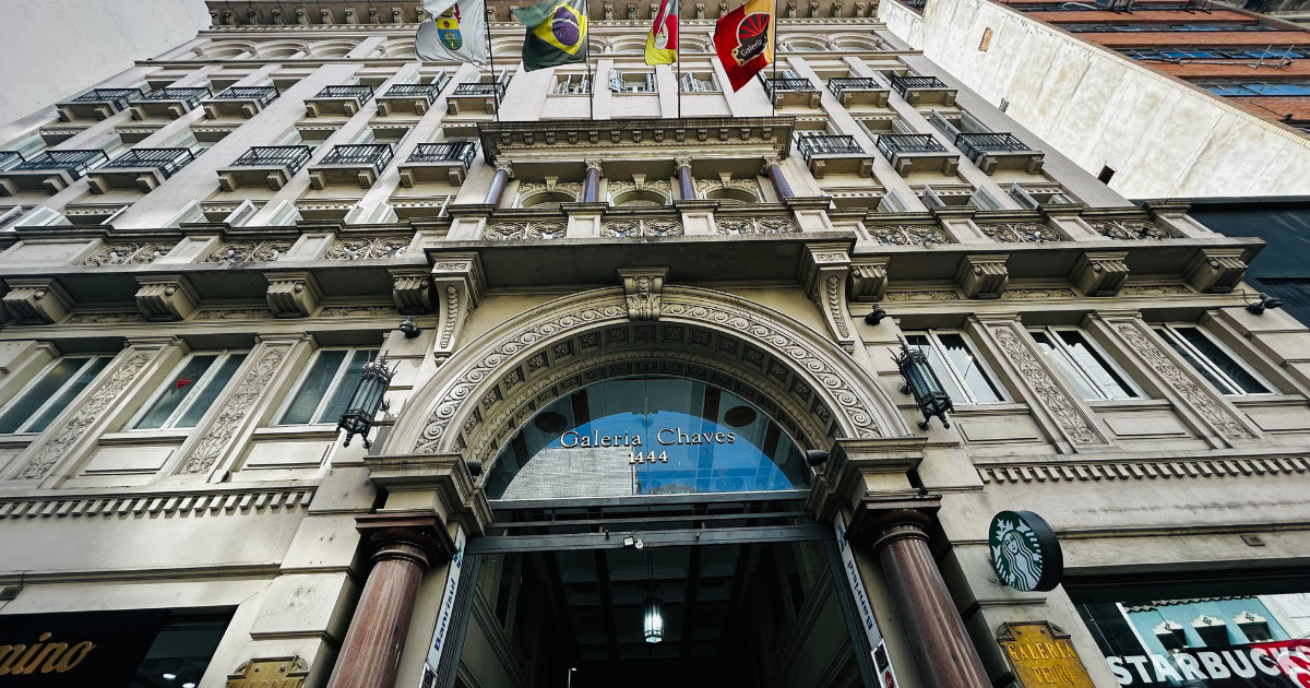 Fachada da Galeria Chaves em Porto Alegre, referência histórica para quem busca loja em Porto Alegre no centro da cidade.
